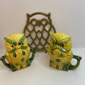 Vintage Owl Cream Sugar Salt and Pepper Shaker Stackable Set with Brass Trivet